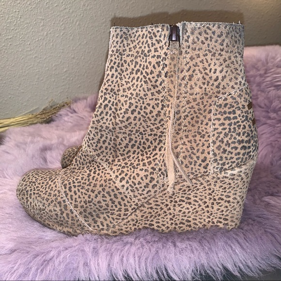Toms 9.5W side zip cheetah print suede ankle boots - Picture 9 of 14